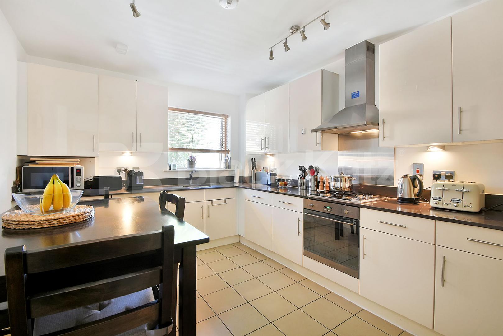 			Stunning Two Bedroom Property With roof Terrace !, 2 Bedroom, 1 bath, 1 reception Flat			 Womersley Road, Crouch End
